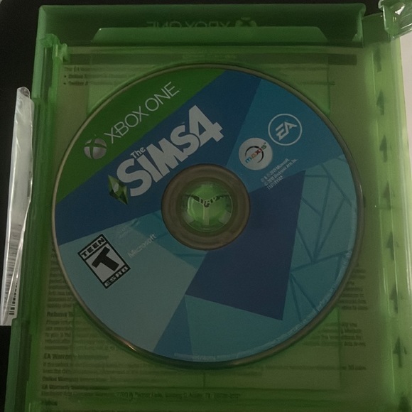 The Sims 4 Xbox One Pre Owned - Picture 3 of 5